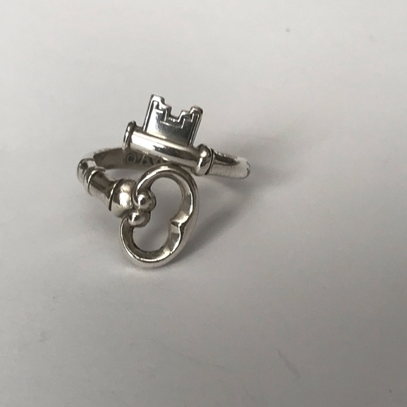 SOLD! 😊 Vintage Sterling Silver Old Key Ring - Picture 8 of 8